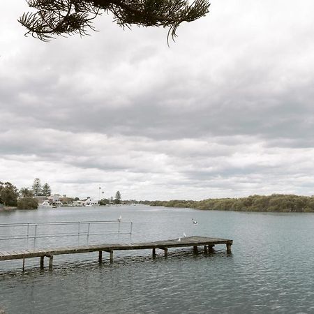 Black Swan Waterfront Motel (Adults Only) Суонсі Екстер'єр фото