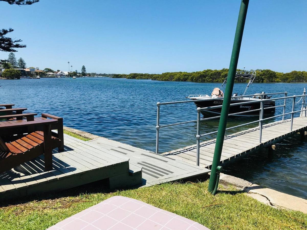 Black Swan Waterfront Motel (Adults Only) Суонсі Екстер'єр фото