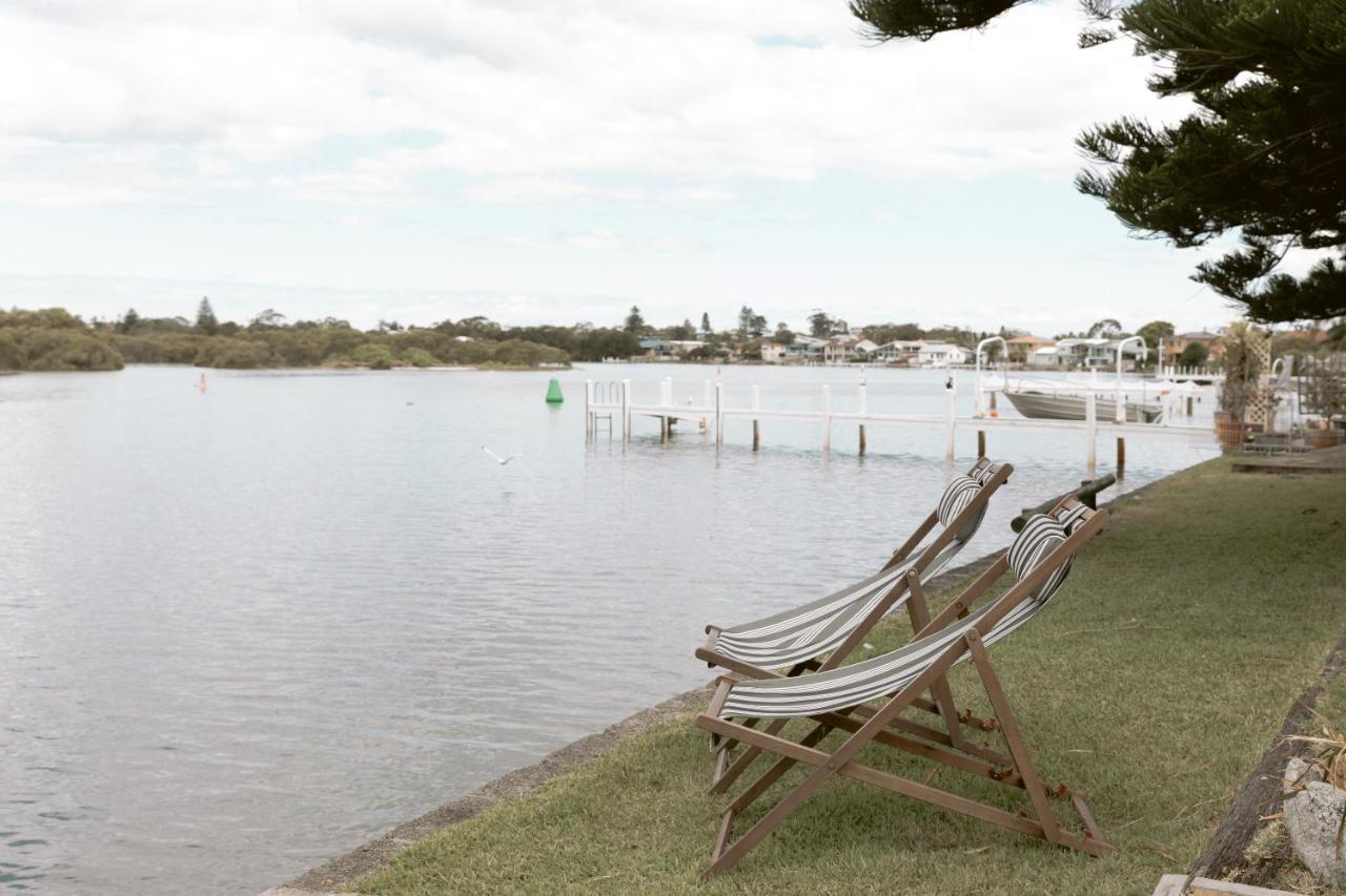 Black Swan Waterfront Motel (Adults Only) Суонсі Екстер'єр фото