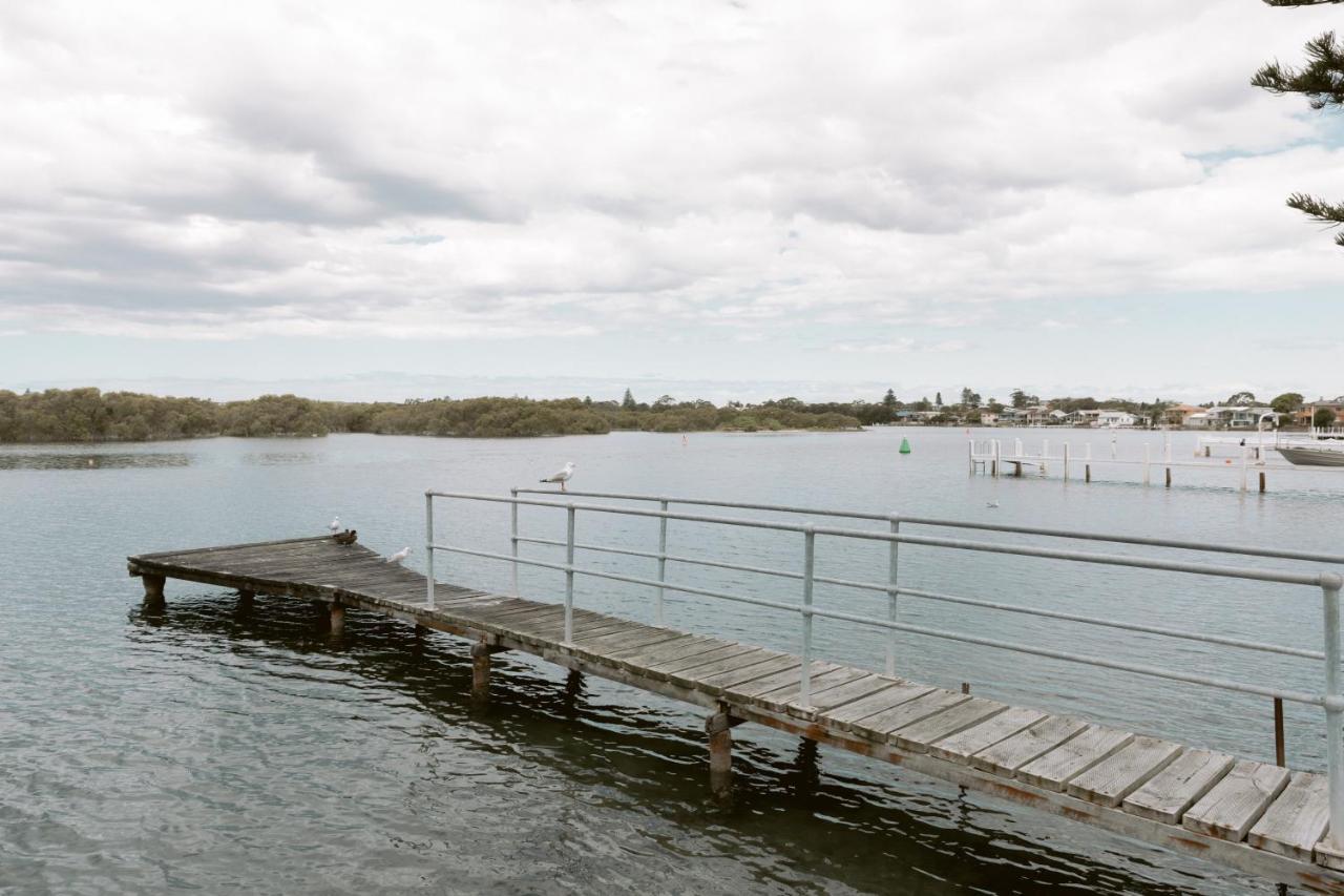 Black Swan Waterfront Motel (Adults Only) Суонсі Екстер'єр фото