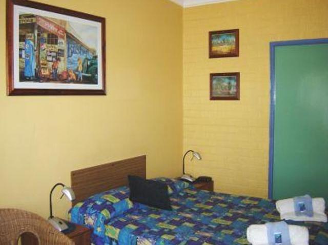 Black Swan Waterfront Motel (Adults Only) Суонсі Номер фото