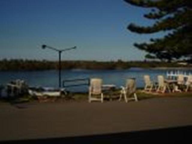 Black Swan Waterfront Motel (Adults Only) Суонсі Екстер'єр фото