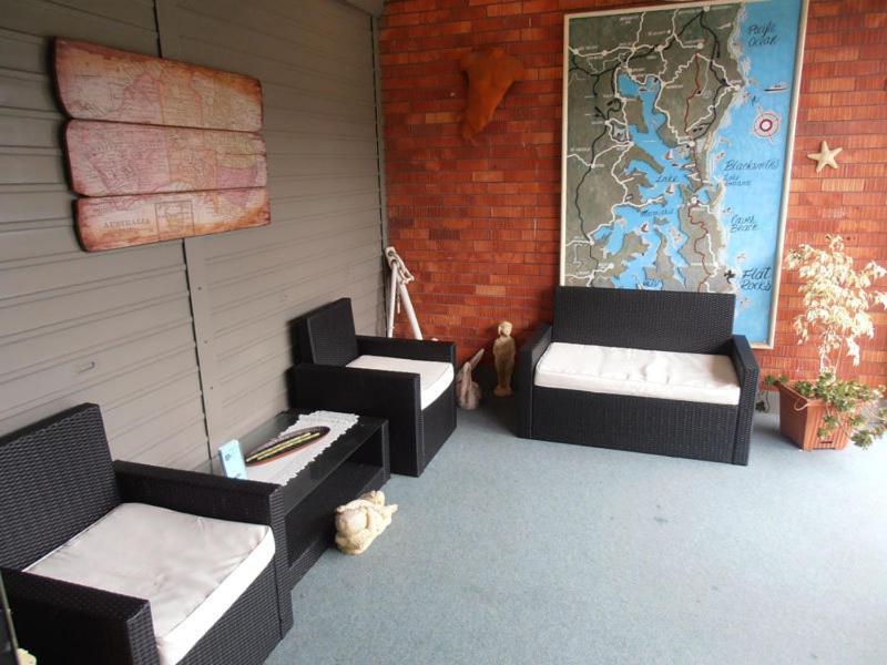 Black Swan Waterfront Motel (Adults Only) Суонсі Екстер'єр фото